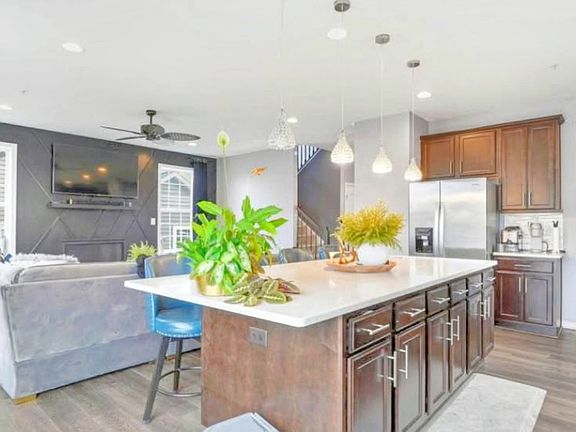 5th image of 6515 Langbrooke Ct #3