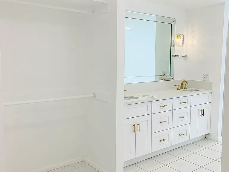 5301 Balboa Blvd #F7 — Photo 24