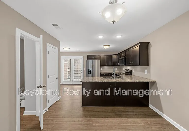 301 Landrum Pl #D — Photo 6