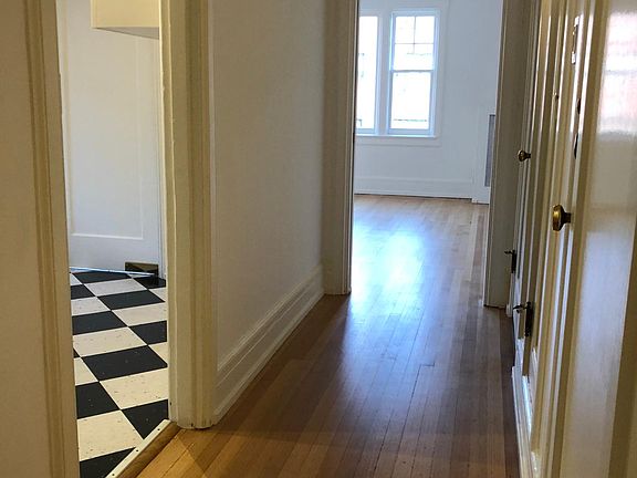 4th image of 501 W Highland Dr #404