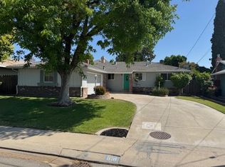 818 W 5th St, Ripon, CA 95366
