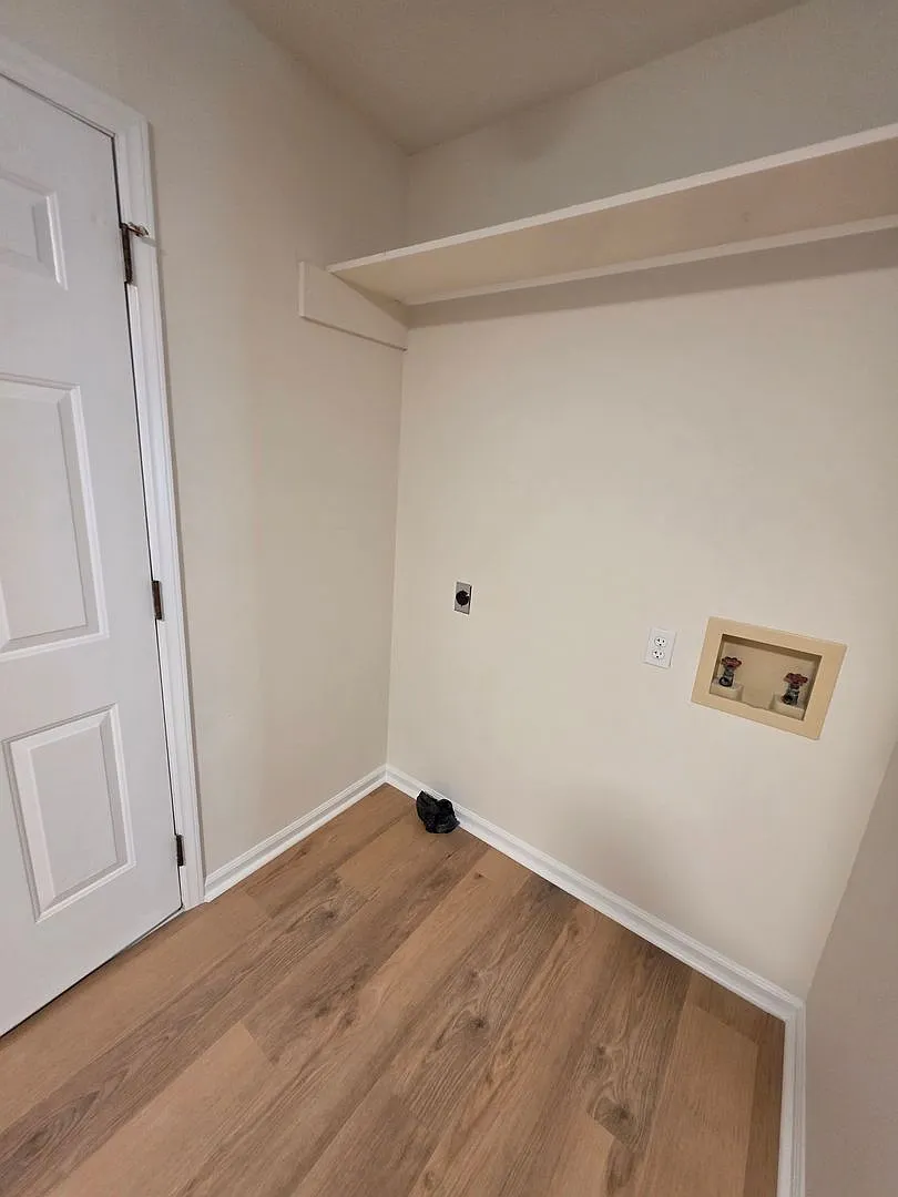 605 Brookdale Dr — Photo 3