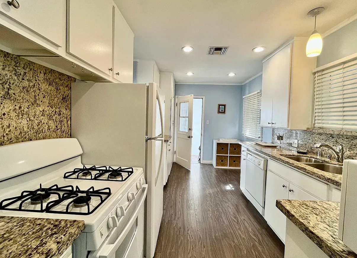 3 bed, 1.5 bath, 1543 sqft, $4,895 — Photo 4