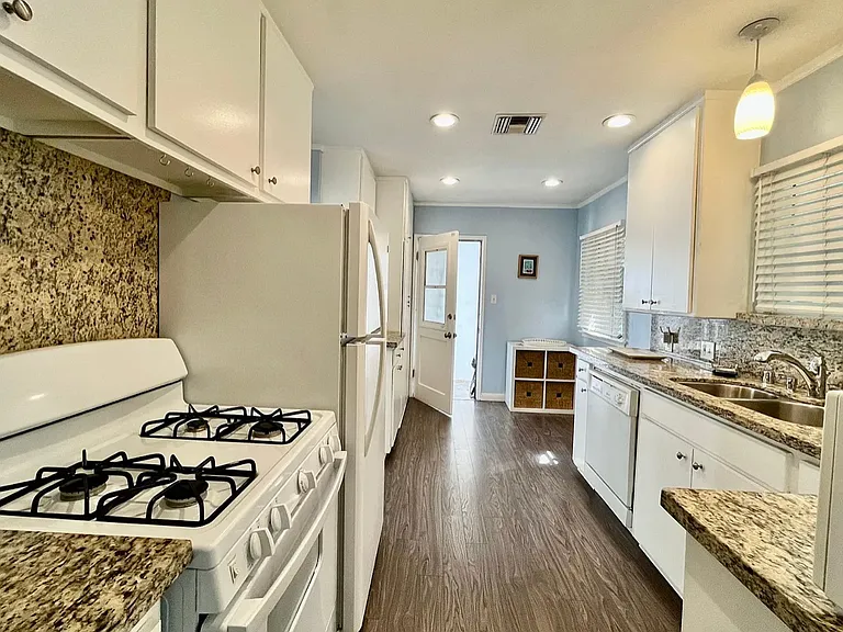 12454 Kling St — Photo 3