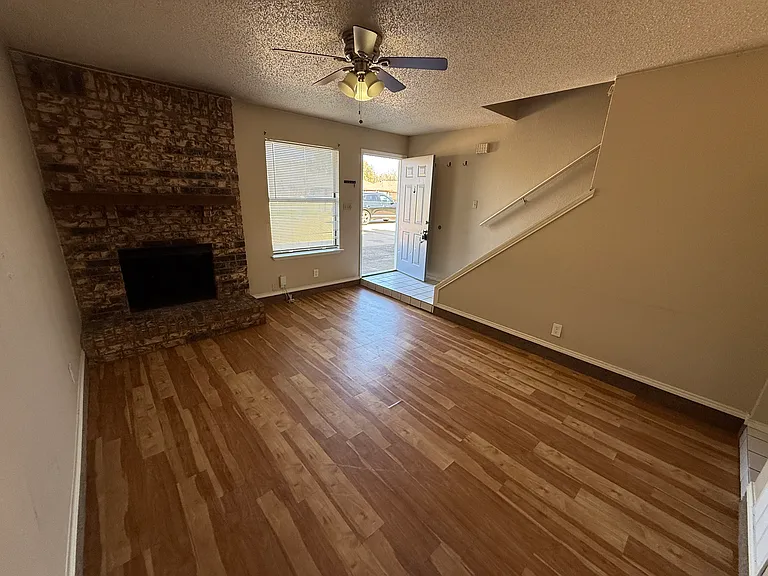 728 Bluebonnet Dr #C — Photo 3