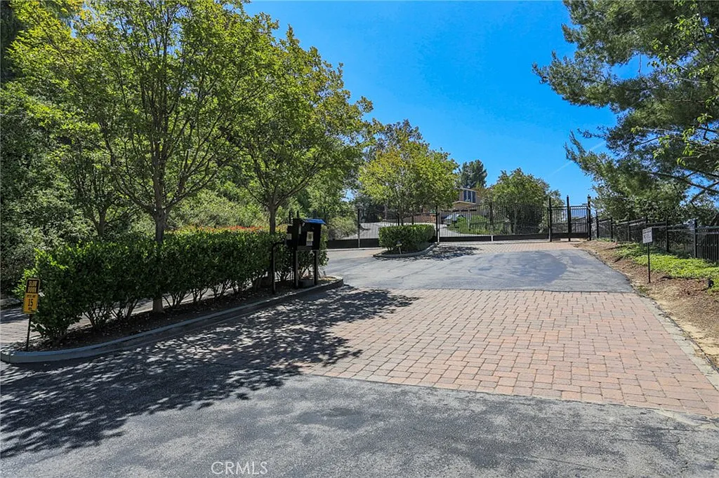 3 bed, 1632 sqft, $4,950 — Photo 1