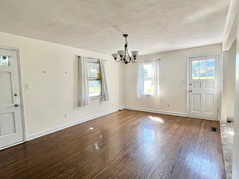 119 E Church St — Photo 13