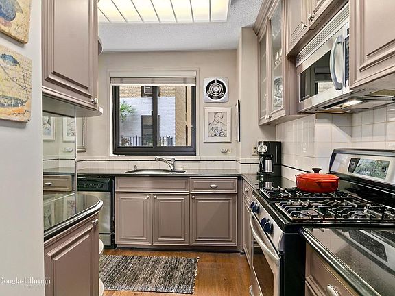 4th image of 48 E 89th St #11F