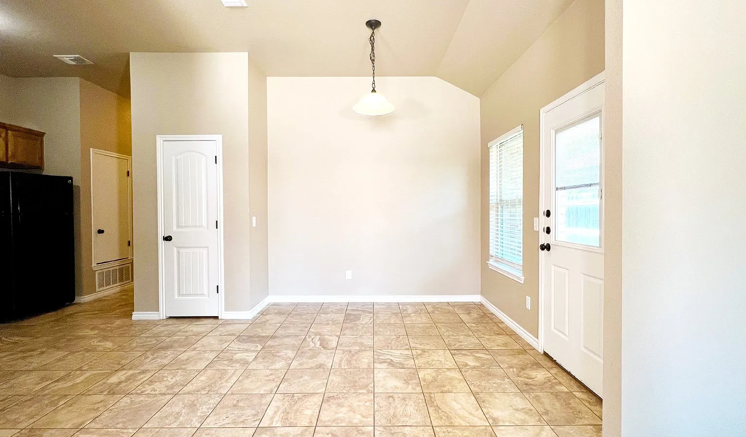 3 bed, 2.0 bath, 1296 sqft, $1,250 — Photo 3