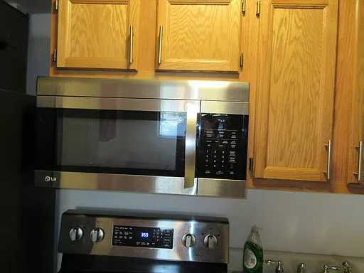 1683 Summit St — Photo 7