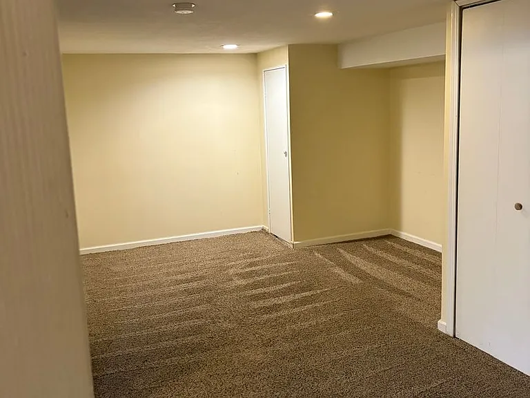 704 Robinwood Ln — Photo 7