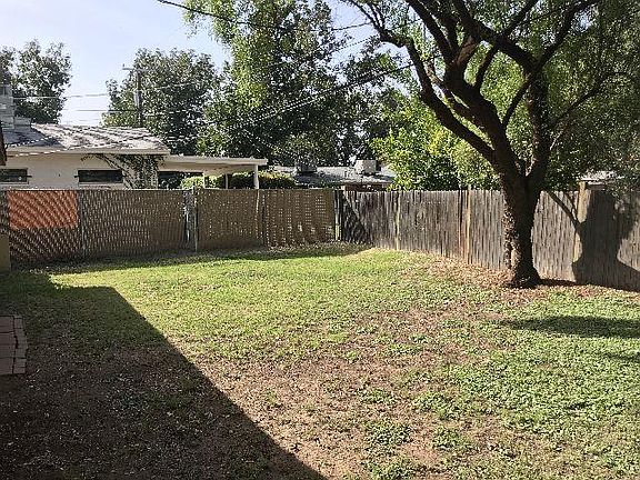4th image of 922 1/2 S Farmer Ave
