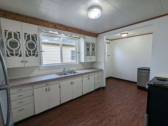 3rd image of 619 8th Ave S #619