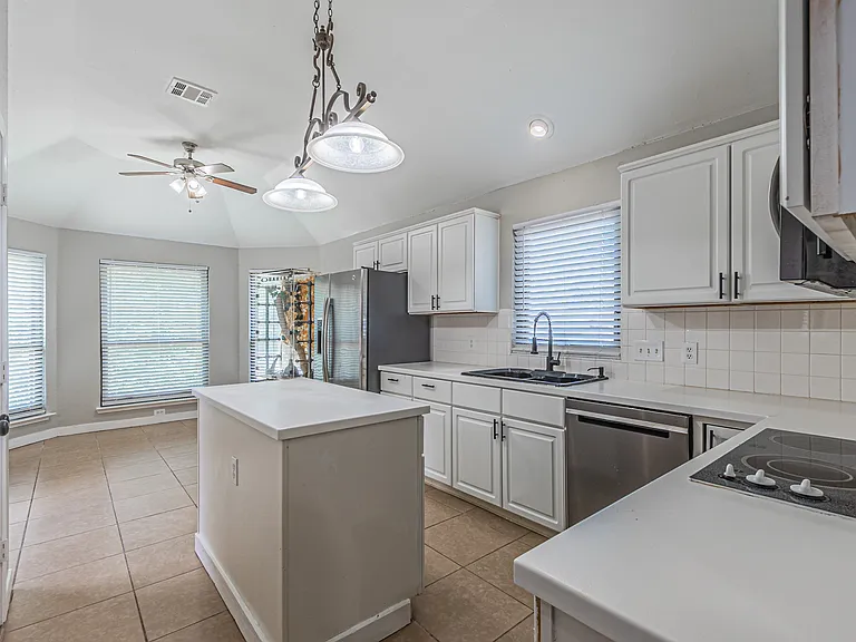 7624 Vista Creek Ln — Photo 20