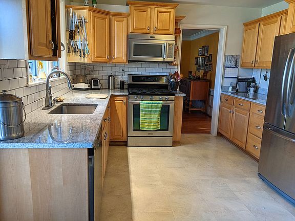 2nd image of 1120 Lakemont Dr