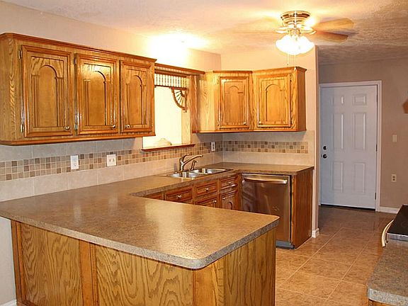 4th image of 9806 Wren St
