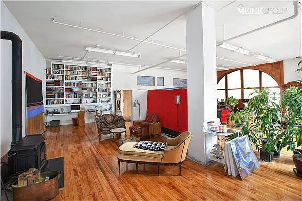 Sold by R New York | media 3