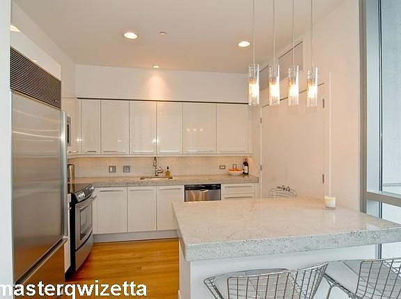 4th image of 110 W Superior St #1212
