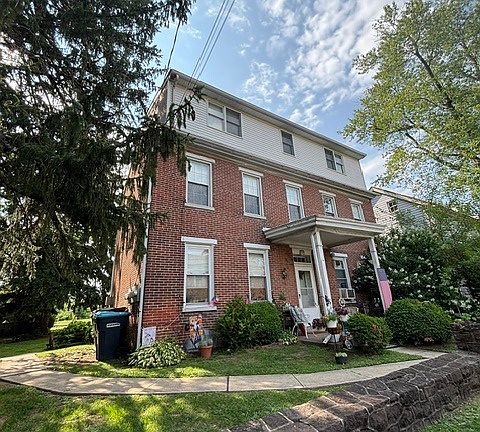 2nd image of 282 Laurelwood Rd #2F