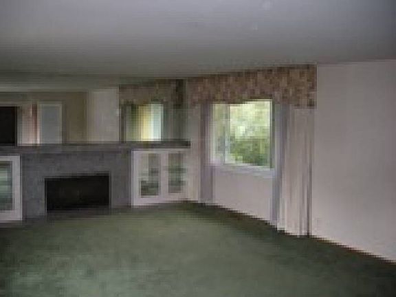 3rd image of 10435 Greenview Dr