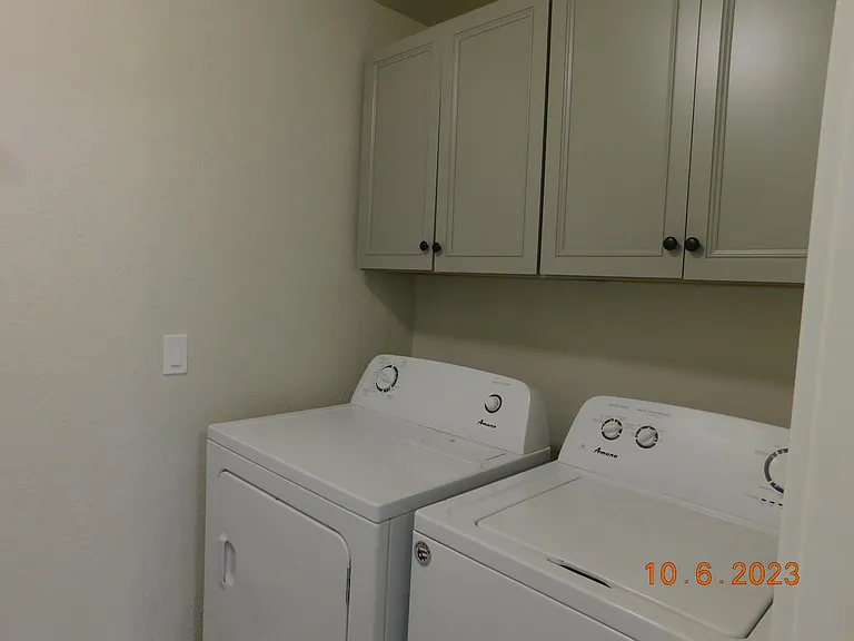 132 N Riverside Dr — Photo 13