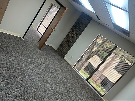 4th image of 6552 N Meridian Ave #190