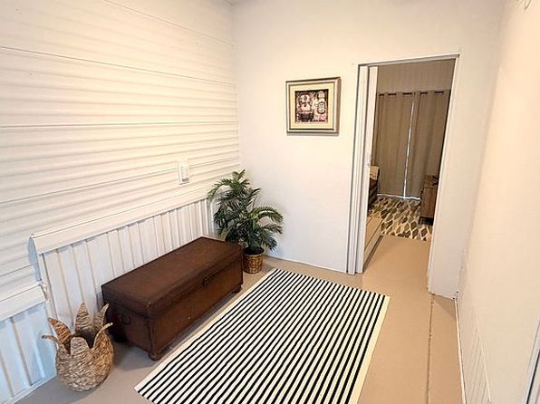 16299 San Carlos Blvd