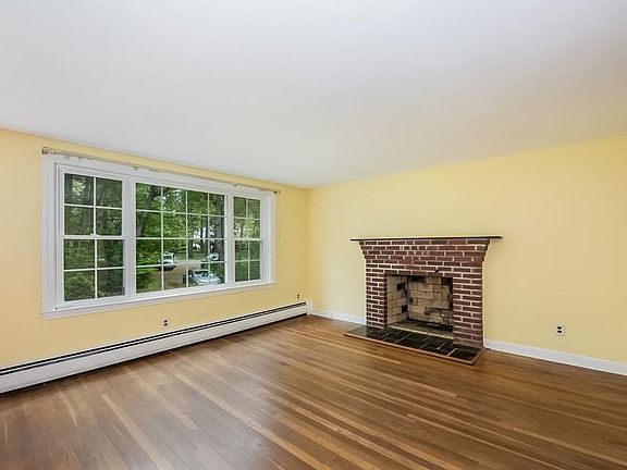 4th image of 47 Stonebrook Rd