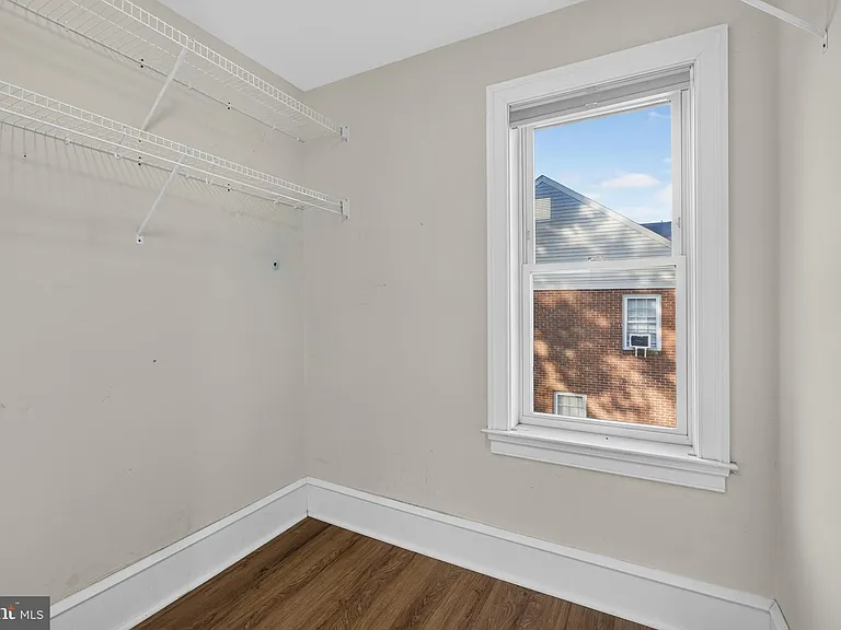 21 E Redman Ave — Photo 46