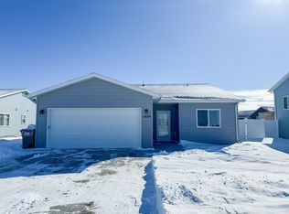 1429 35th Ave NW, Minot, ND 58703