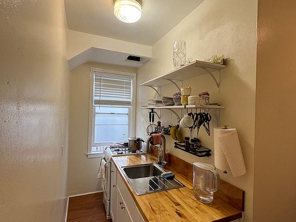 4th image of 2139 Monroe Ave #1/2