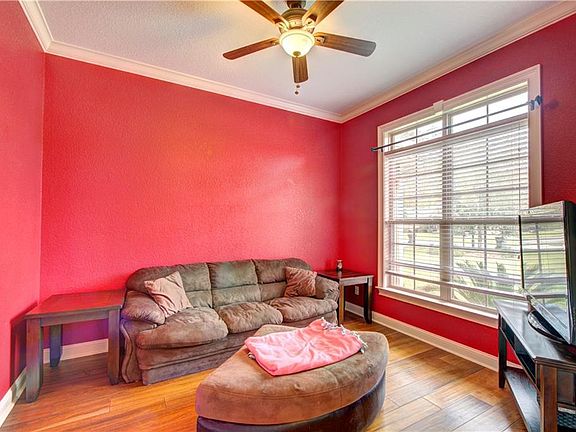 3rd image of 271 Belmont Cir