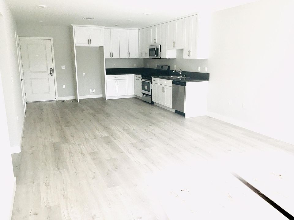 1st image of 14826 Rayen St #202