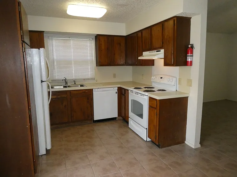 8705 Pineridge Dr — Photo 8