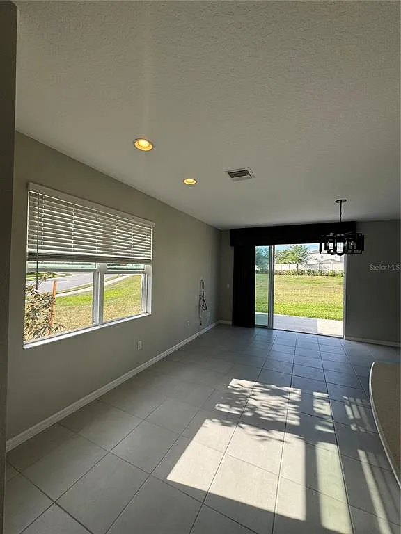 3 bed, 2.5 bath, 1859 sqft, $2,400 — Photo 3