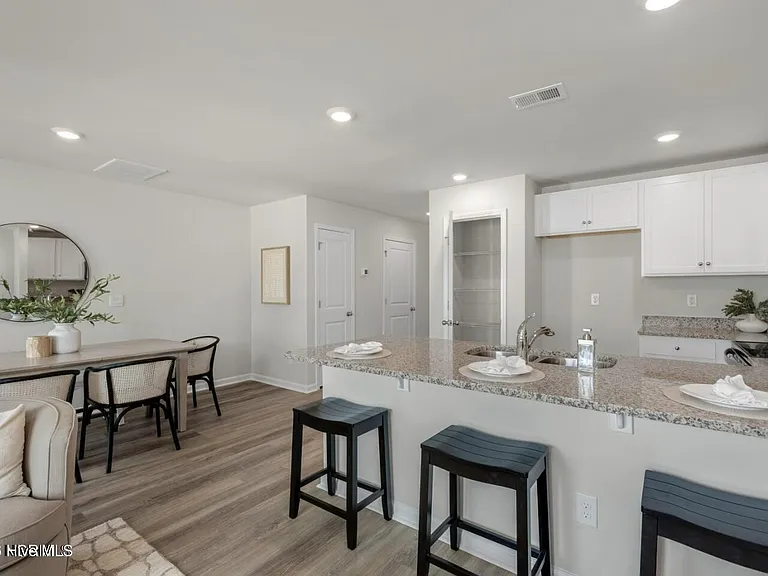 3222 Lobelia Ln — Photo 8