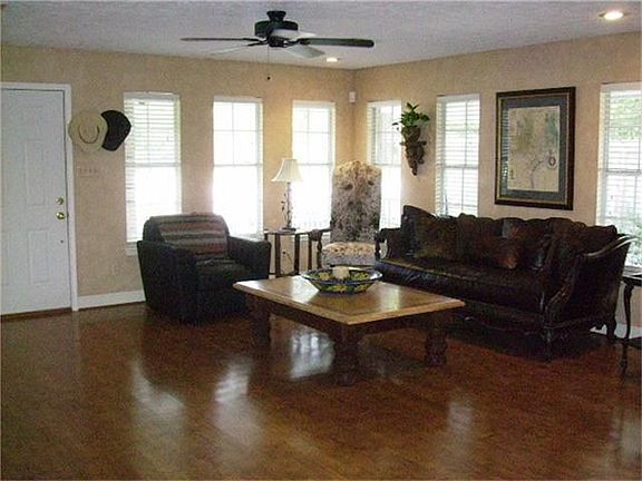 5th image of 2205 Shady Bend Dr
