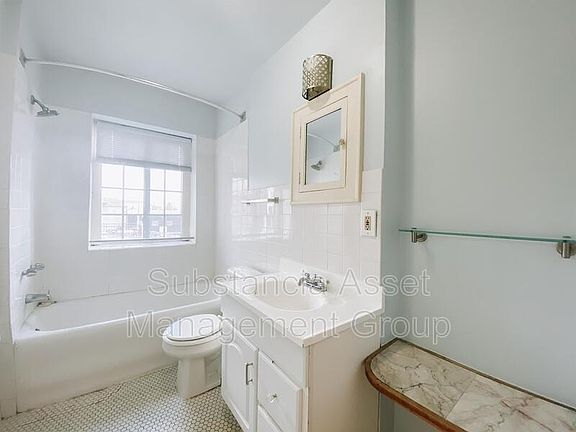 3rd image of 518 NW 12th St APT 14