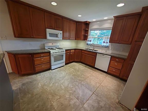 5th image of 8928 Larchwood Ct
