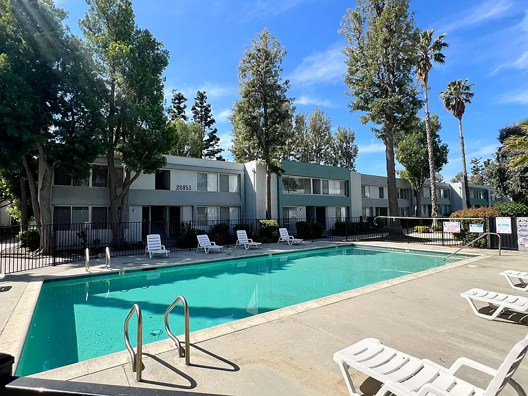 North Park Aparments — Photo 19
