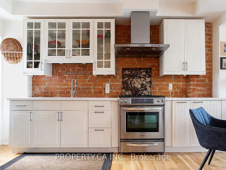 13 Hook Ave #UPPER — Photo 1