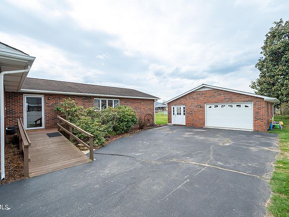 3rd image of 134 Southgate Dr