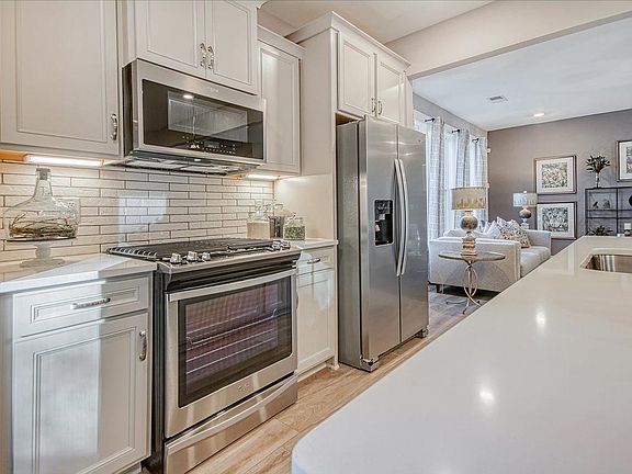 5th image of 157 Shallons Dr #14