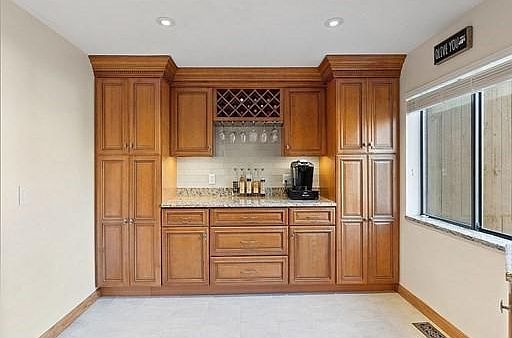 5th image of 48 Eaton Ct #48