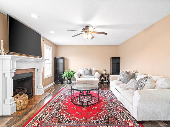 5th image of 527 Falkland Cir