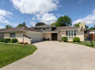 824 W Heritage Dr, Addison, IL 60101