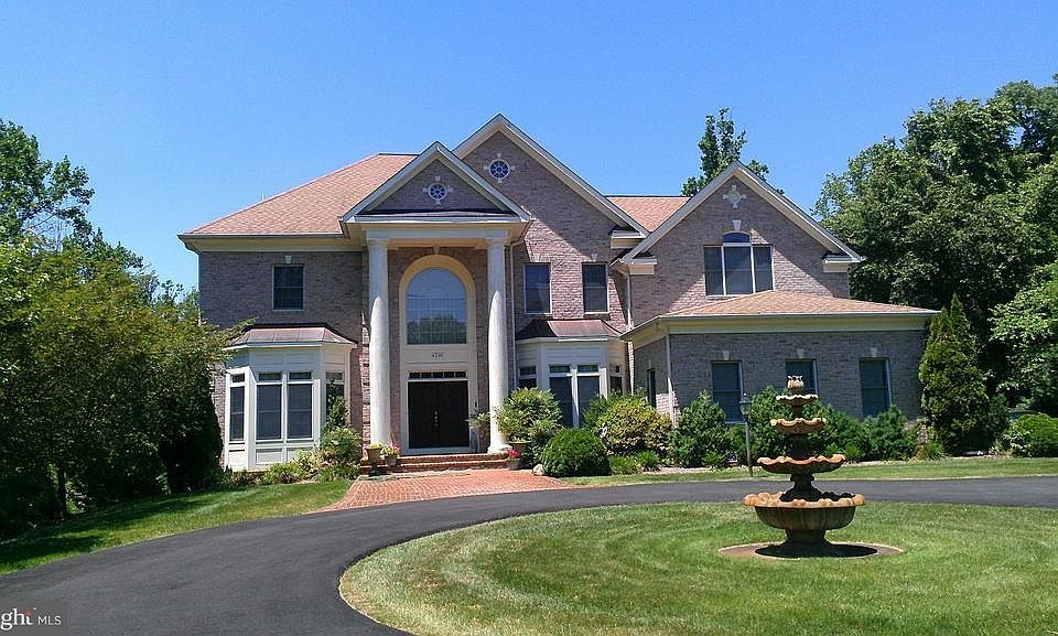 1st image of 4200 Pineridge Dr