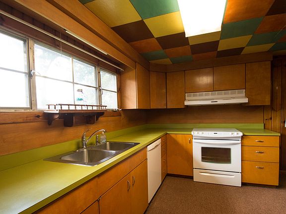 4th image of 118 W Baker St