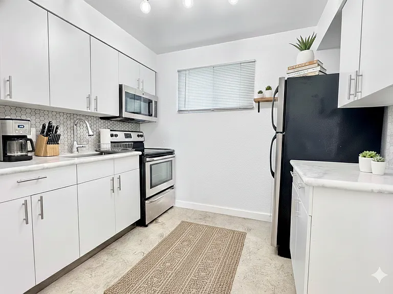 45 Lexington — Photo 32