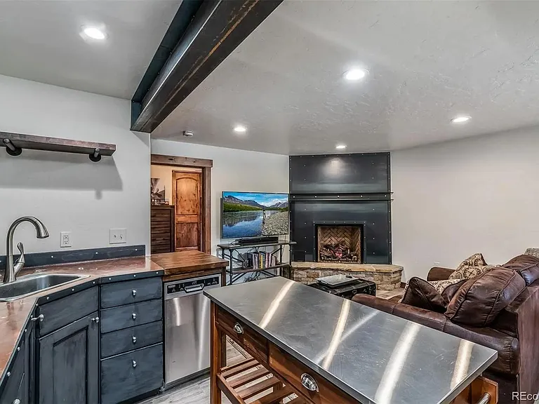 96 Climax Dr — Photo 4